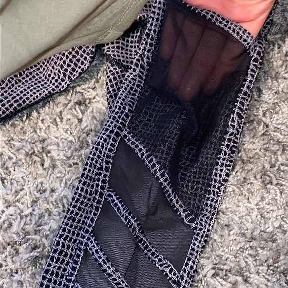 Lululemon Black and White Patterned Mesh Leggings - Picture 3 of 4